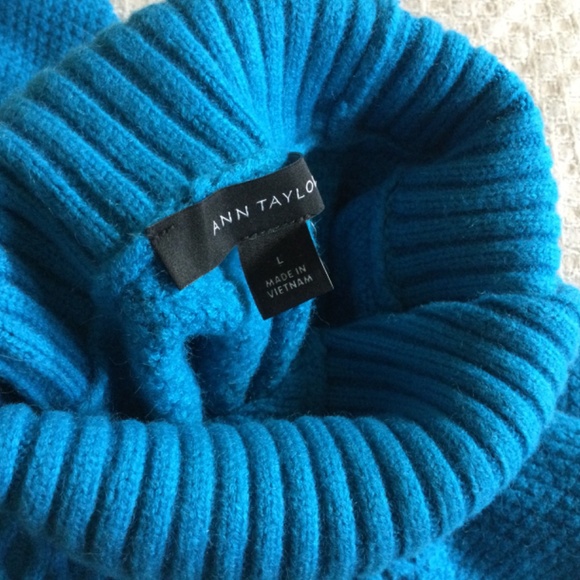 Ann Taylor azure turtleneck sweater. Size L, pristine condition. - Picture 3 of 5